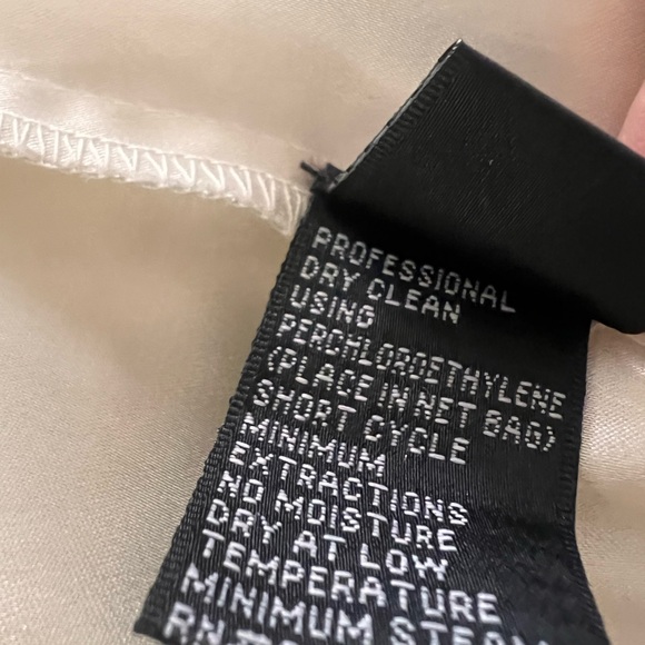 Carmen Marc Valvo White Lace Sheath Dress with white embellishment - Size S - Picture 9 of 10